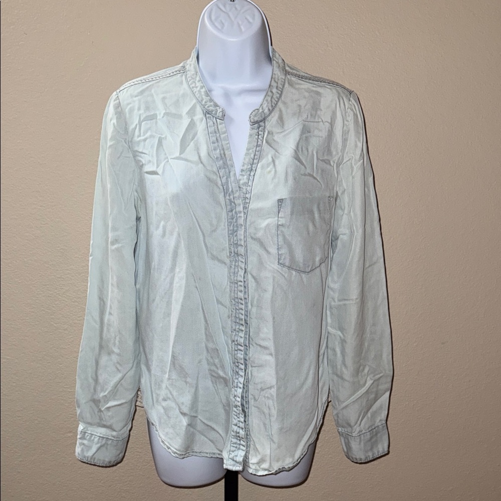 HOLDING HORSES Light Blue Chambray Button Down With Lace Back Shirt Women’s Sz S